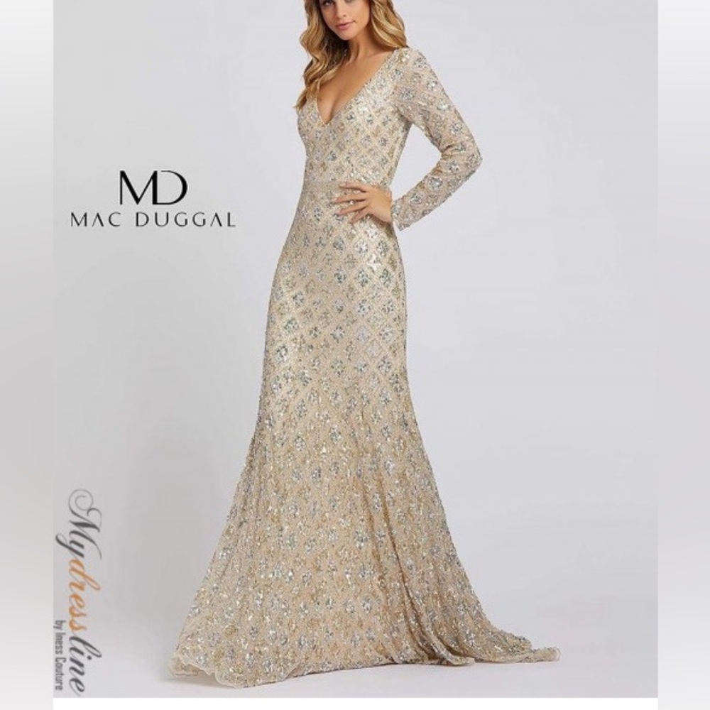 NWOT Mac Duggal Long Sleeve Sequin Trumpet Gown Beige Size 2